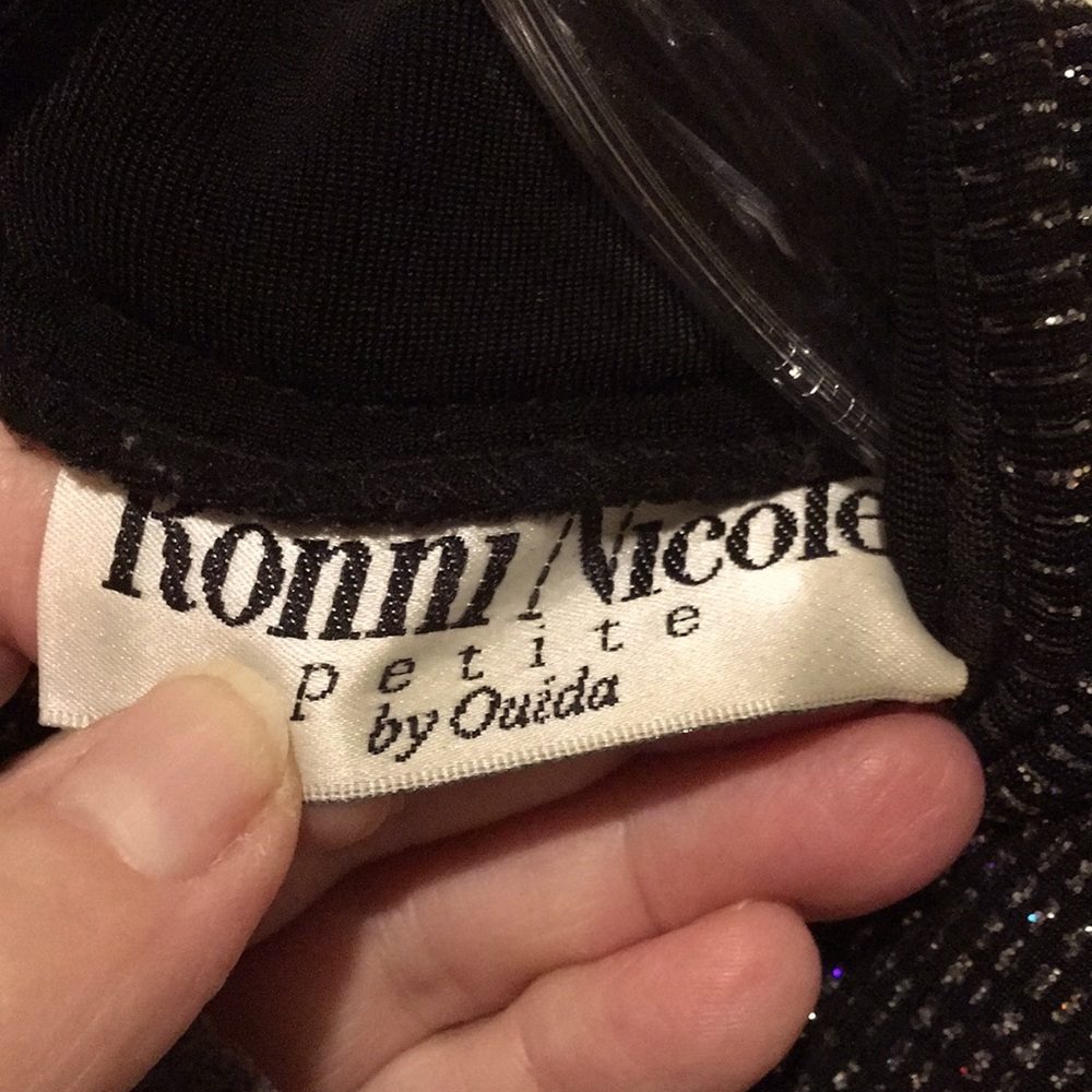 MOCK NECK SPARKLE TANK - Picture 7 of 11